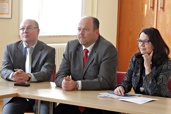 Im Bild von links: Prof. Dr. Arsène Verny, Herr Generalkonsul Jiří Kuděla, Frau Konsulin Eva Reinöhlová.